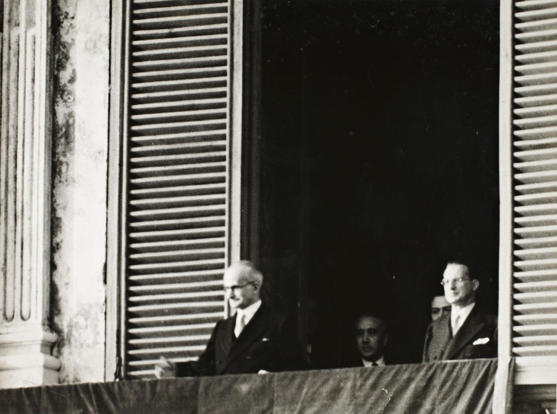 Luigi Einaudi con Alcide De Gasperi al balcone del Quirinale