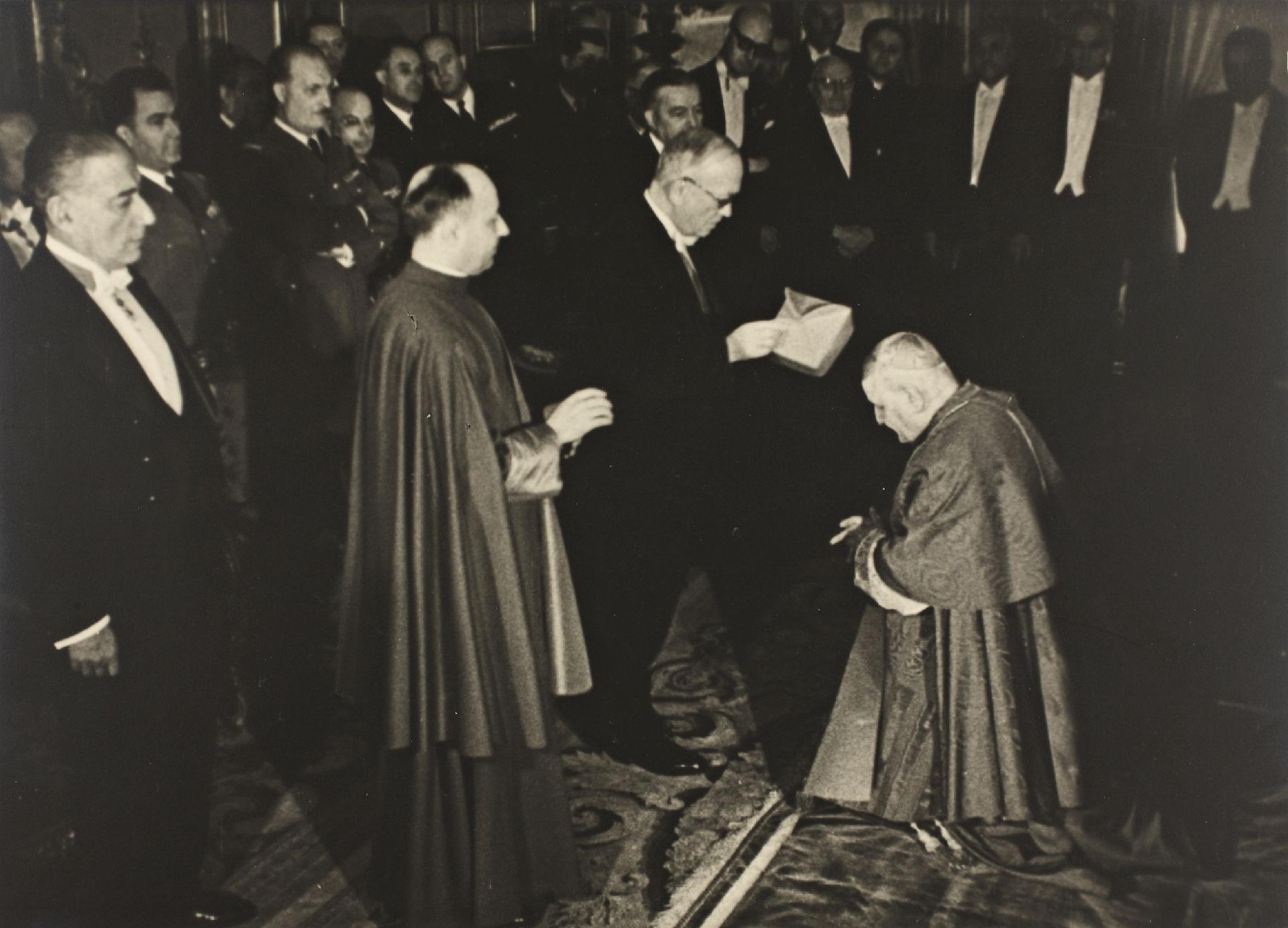 Imposizione della berretta al cardinale Angelo Roncalli (Roma)