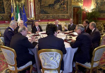 Il Presidente Ciampi presiede il Consiglio supremo di difesa.
