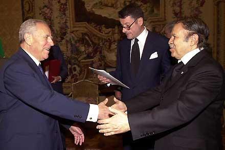 Il Presidente Ciampi accoglie il Presidente della Repubblica Algerina Democratica e Popolare Abdelaziz Bouteflika al Quirinale