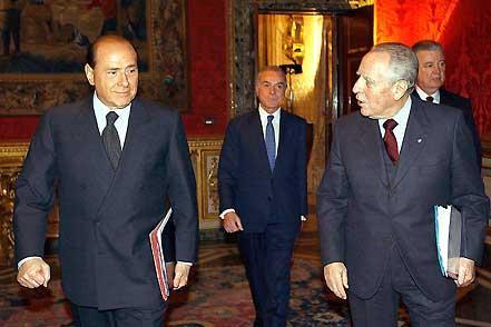 Il Presidente Ciampi con il Presidente del Consiglio dei ministri Silvio Berlusconi prima della riunione del Consiglio Supremo di Difesa