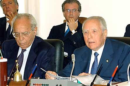 Il Presidente Ciampi durante il suo intervento al CSM, con Virginio Rognoni nuovo Vice Presidente del Consiglio Superiore della Magistratura