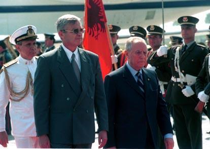 Il Presidente della Repubblica Carlo Azeglio Ciampi con il Presidente della Repubblica di Albania Rexhep Mejdani, durante la visita ufficiale in Albania