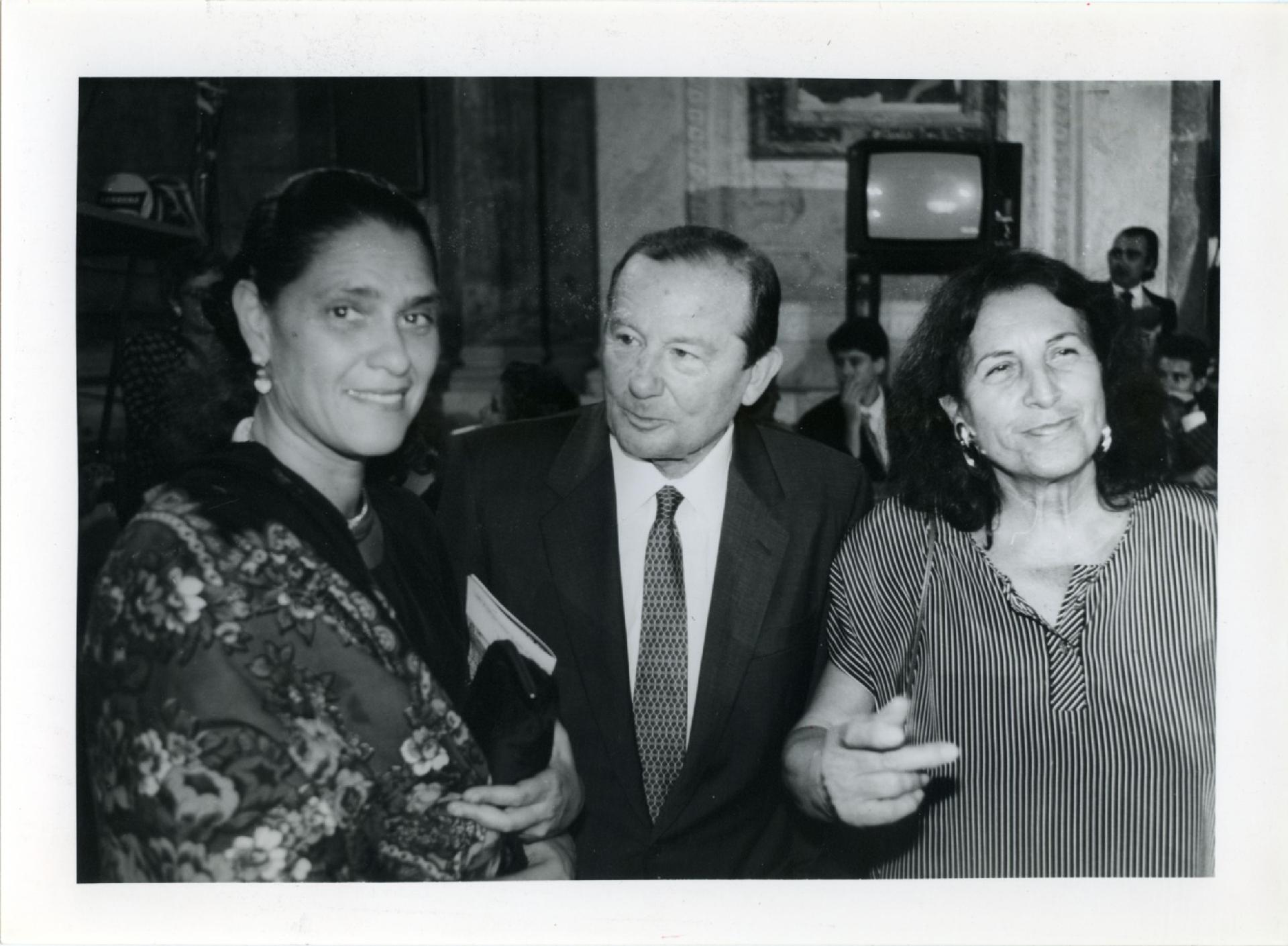 Gianni Bisiach con Ludina Barzini e Milena Milani