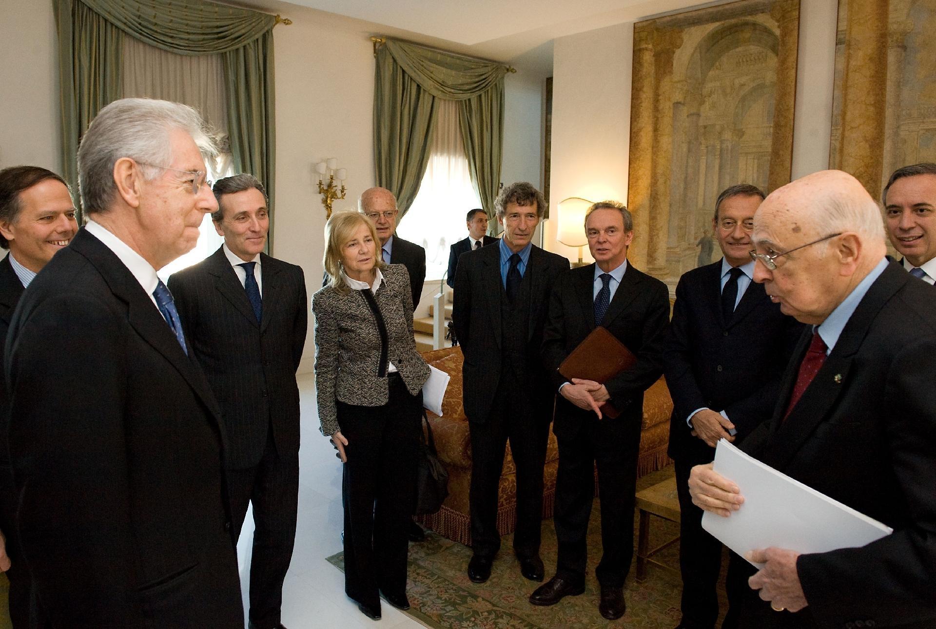 Il Presidente Giorgio Napolitano con i partecipanti all'incontro in vista del Consiglio Europeo