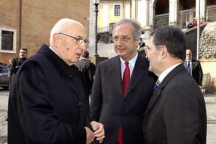 Il Presidente Giorgio Napolitano accolto dal Sindaco di Roma Walter Veltroni  e dal Presidente del Consiglio