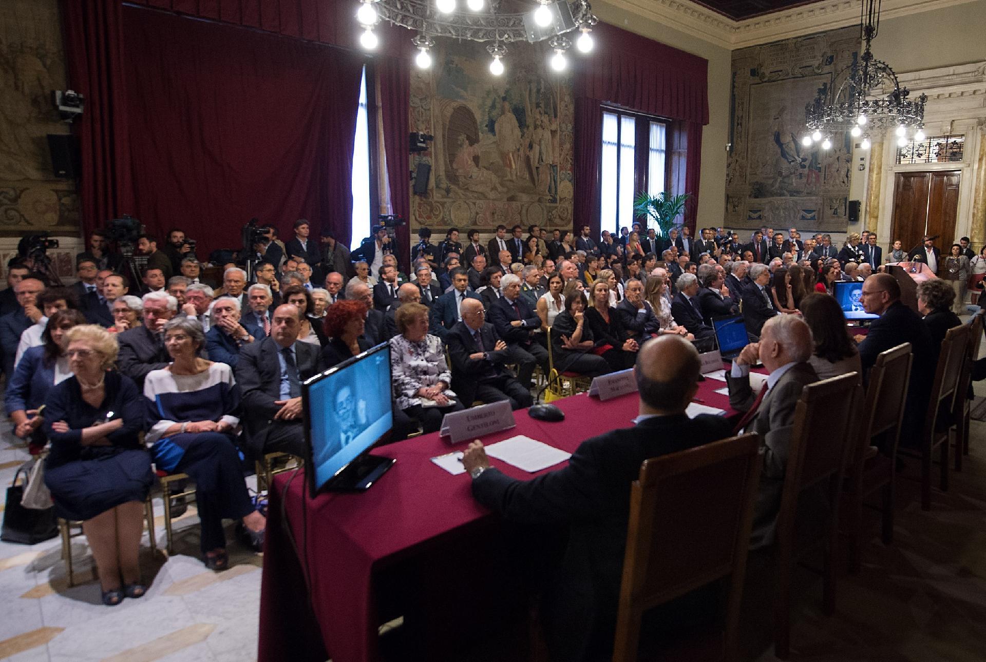 Il Presidente Giorgio Napolitano, a Palazzo Montecitorio, nel corso della cerimonia in ricordo di Enrico Berlinguer, in occasione del 30° annviersario dalla scomparsa