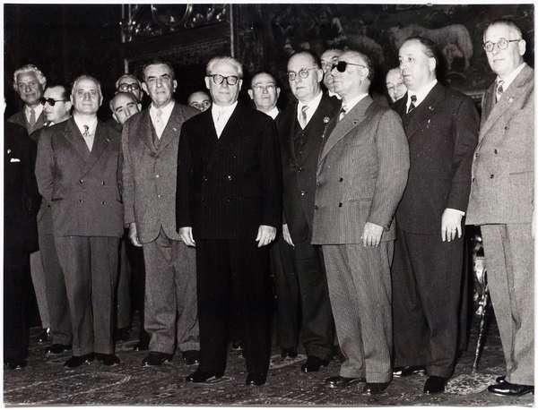 Il Presidente della Repubblica Giovanni Gronchi con i rappresentanti Associazione Nazionale Mutilati e Invalidi di Guerra