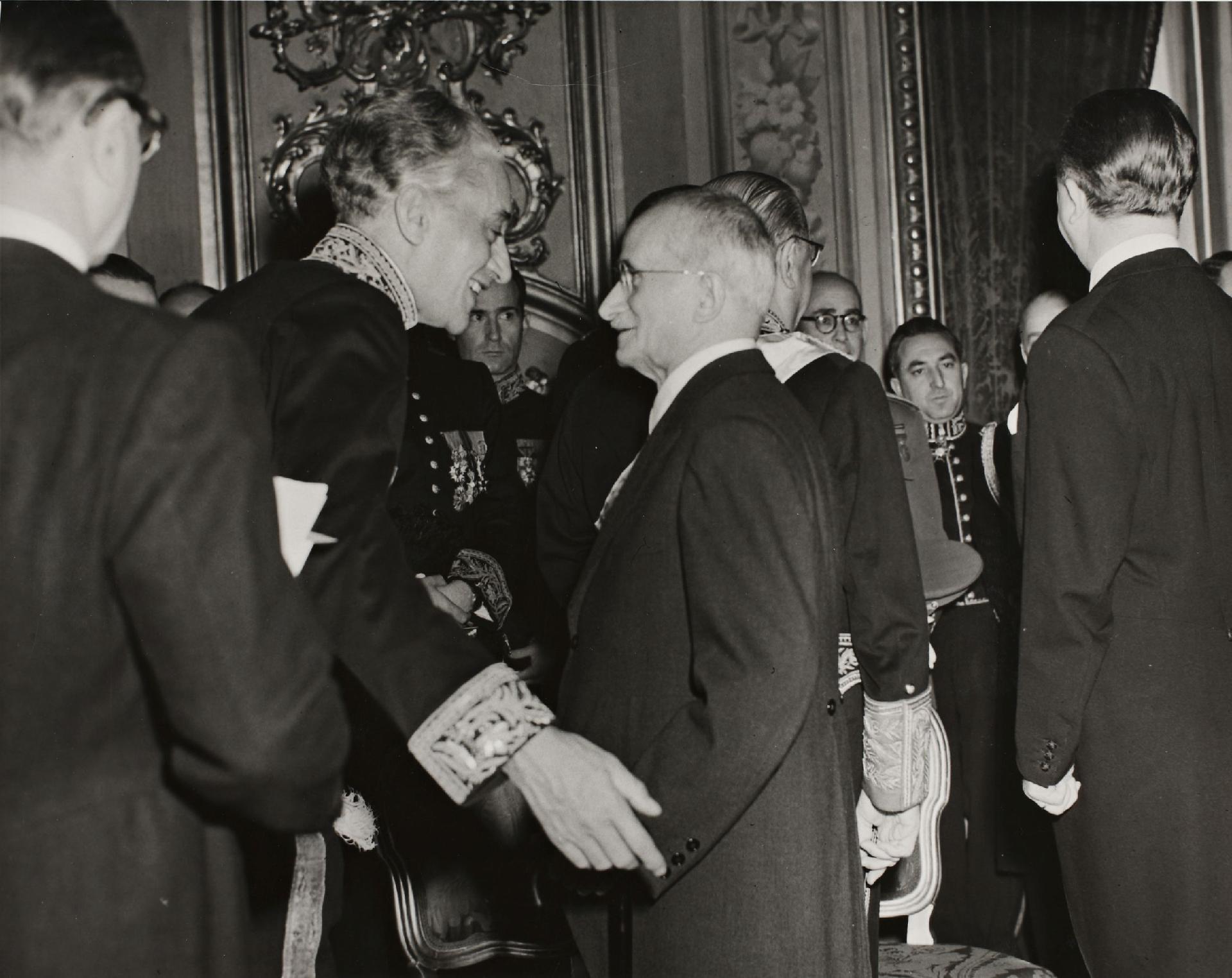 Auguri di Natale al Presidente della Repubblica Luigi Einaudi da parte del Corpo Diplomatico (Roma)