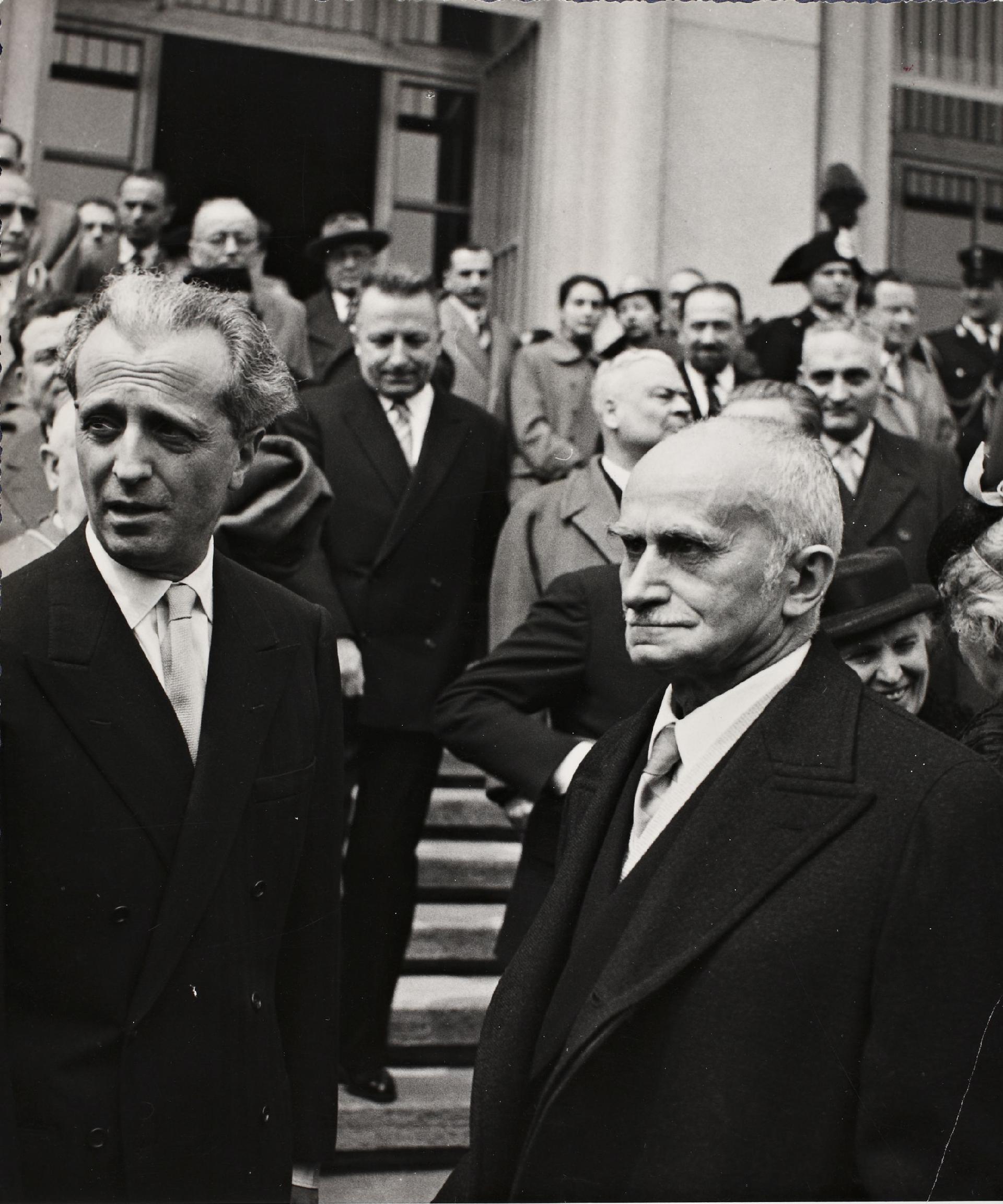 Il Presidente della Repubblica Luigi Einaudi con Giacomo Grosso alla cerimonia inaugurale dell'Istituto Tecnico "G. Sommeiller" (Torino)
