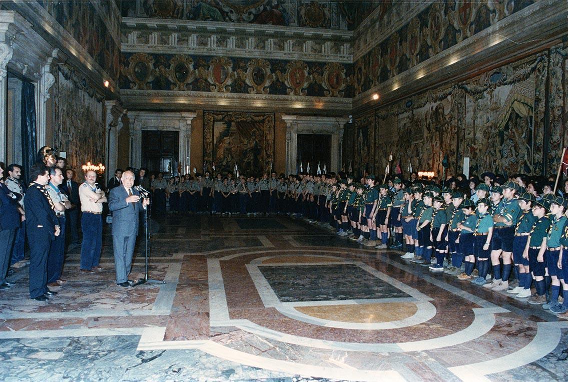 Incontro del Presidente Scalfaro con una delegazione di scouts della Parrocchia S. Angela Merici, in occasione del 20°anniversario di fondazione del Gruppo