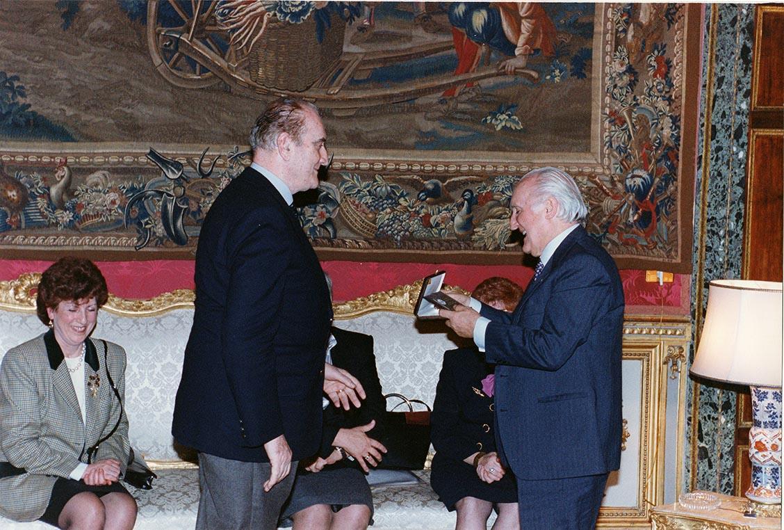 Domenica Cintura, presidente della Società italiana assistenti sociali, con una delegazione del sodalizio
