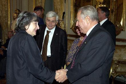 Il Presidente Ciampi con la vincitrice del Premio &quot;Presidente della Repubblica&quot; 2000 dell'Accademia Nazionale di San Luca, la pittrice Titina Maselli