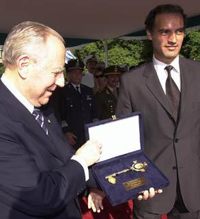 Il Presidente Ciampi riceve le Chiavi della Città dal Capo del Governo di Buenos Aires