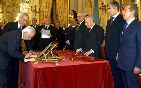 Cerimonia di giuramento, dinanzi al Presidente Ciampi, del Giudice della Corte costituzionale Dott. Francesco Amirante