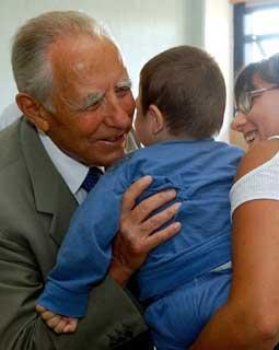 Il Presidente Ciampi nel corso della visita al Policlinico della Federico II, nel Reparto di Pediatria
