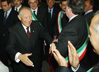 Il Presidente Ciampi al termine del suo intervento al Teatro Comunale