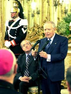 Il Presidente Ciampi con Francesco D'Agostino, Presidente dell'Unione Giuristi Cattolici Italiani, rivolge il suo indirizzo di saluto ai componenti la delegazione del Convegno Nazionale