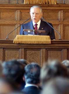 Il Presidente Ciampi durante il suo discorso sul tema &quot;Identità e unità dell'Europa&quot;, nell'Aula Magna dell'Università di Leiden