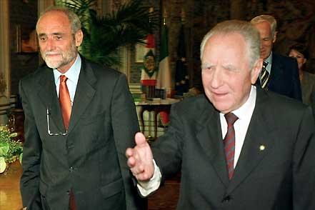 Il Presidente Ciampi riceve nel suo studio il Presidente del Comitato Internazionale della Croce Rossa Jakob Kellemberger
