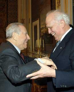 Il Presidente Ciampi con Hans Tietmeyer, già Governatore della Deutsche Bundesbank, durante l'incontro al Quirinale