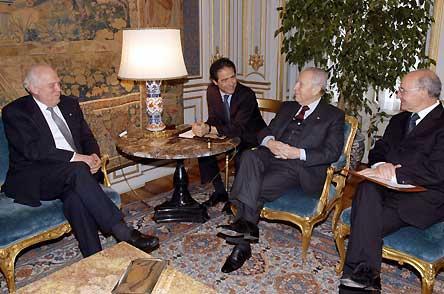 Il Presidente Ciampi, a fianco il Consigliere per gli Affari Finanziari Domenico Marchetta, a colloquio con Hans Tietmeyer, già Governatore della Deutsche Bundesbank