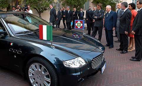Presentazione della nuova Maserati "Quattroporte" al Capo dello Stato Carlo Azeglio Ciampi, da parte del Presidente del Gruppo Ferrari-Maserati, Luca Cordero di Montezemolo, Martin Leach, Amministratore Delegato di "Maserati" e Antonio Ghini, Direttore Comunicazione del Gruppo Ferrari-Maserati