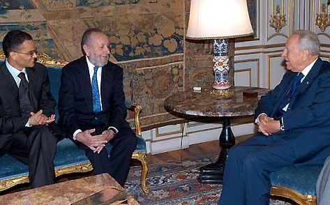Il Presidente Ciampi a colloquio con Magdi Allam e Mario Scialoja, in occasione dell'incontro con una delegazione di firmatari del documento "Contro il terrorismo e per la vita" sottoscritto dalle musulmane e dai musulmani d'Italia