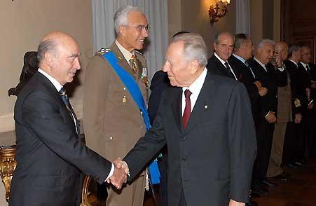 Il Presidente Ciampi con Guido Venturoni, poco prima della cerimonia di consegna delle insegne delle decorazioni dell'Ordine Militare d'Italia. Al centro della foto il Generale Rolando Mosca Moschini