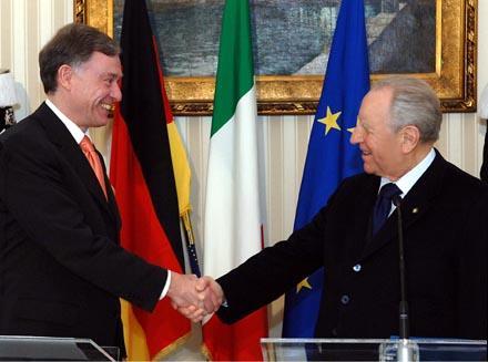 Il Presidente Ciampi con Horst Koehler, Presidente della Repubblica Federale di Germania al termine delle dichiarazioni alla stampa