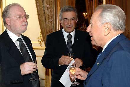 Il Presidente Ciampi con i nuovi Giudici della Corte costituzionale Gaetano Silvestri e Luigi Mazzella subito dopo aver prestato giuremento
