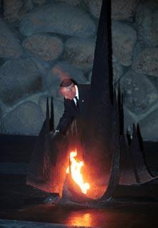 Visita di stato del Presidente della Repubblica Ciampi nello stato d'Israele. Omaggio al Memoriale dei Martiri e degli Eroi dell'Olocausto di "Yad Vashem"
