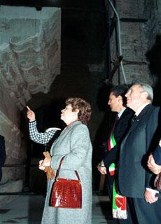 Visita del Presidente della Repubblica alla Città di Roma (11-12 novembre 1999). Il Presidente Ciampi e la Signora Franca Pilla Ciampi in visita al Tabularium