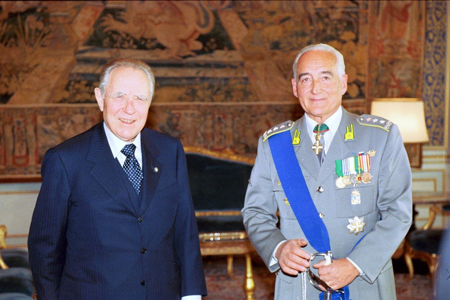 Visita di congedo del Gen. Div. Corradino Corrado, Comandante in seconda della Guardia di Finanza