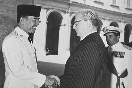 Il Presidente della Repubblica Giovanni Gronchi con il Presidente indonesiano Sukarno