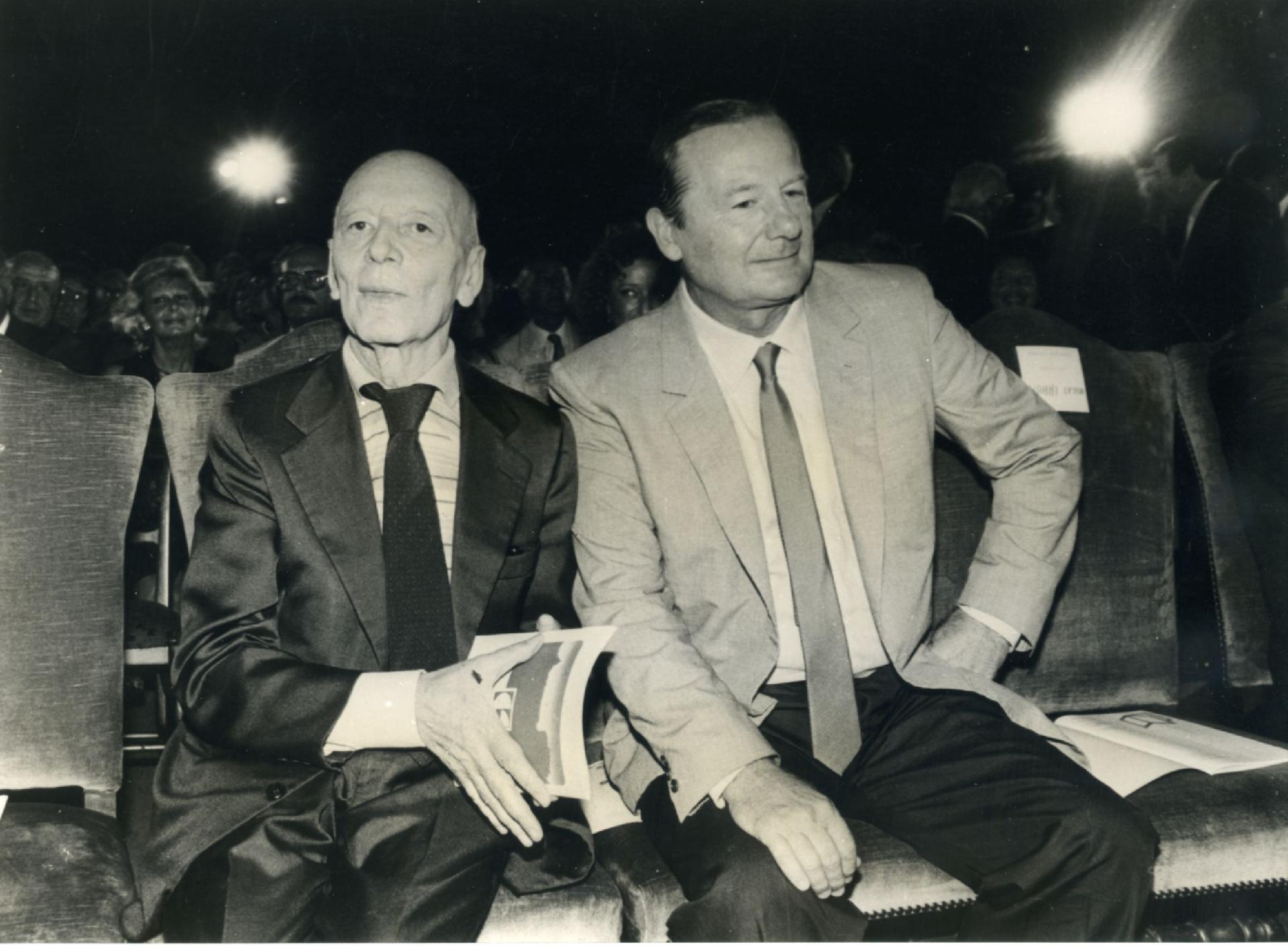 Gianni Bisiach con Giancarlo Pajetta a Fregene nel 1983 per il &quot;Premio Fregene&quot;, ai libri &quot;Il ragazzo rosso&quot; e &quot;Inchiesta sulla felicit&#224;&quot;