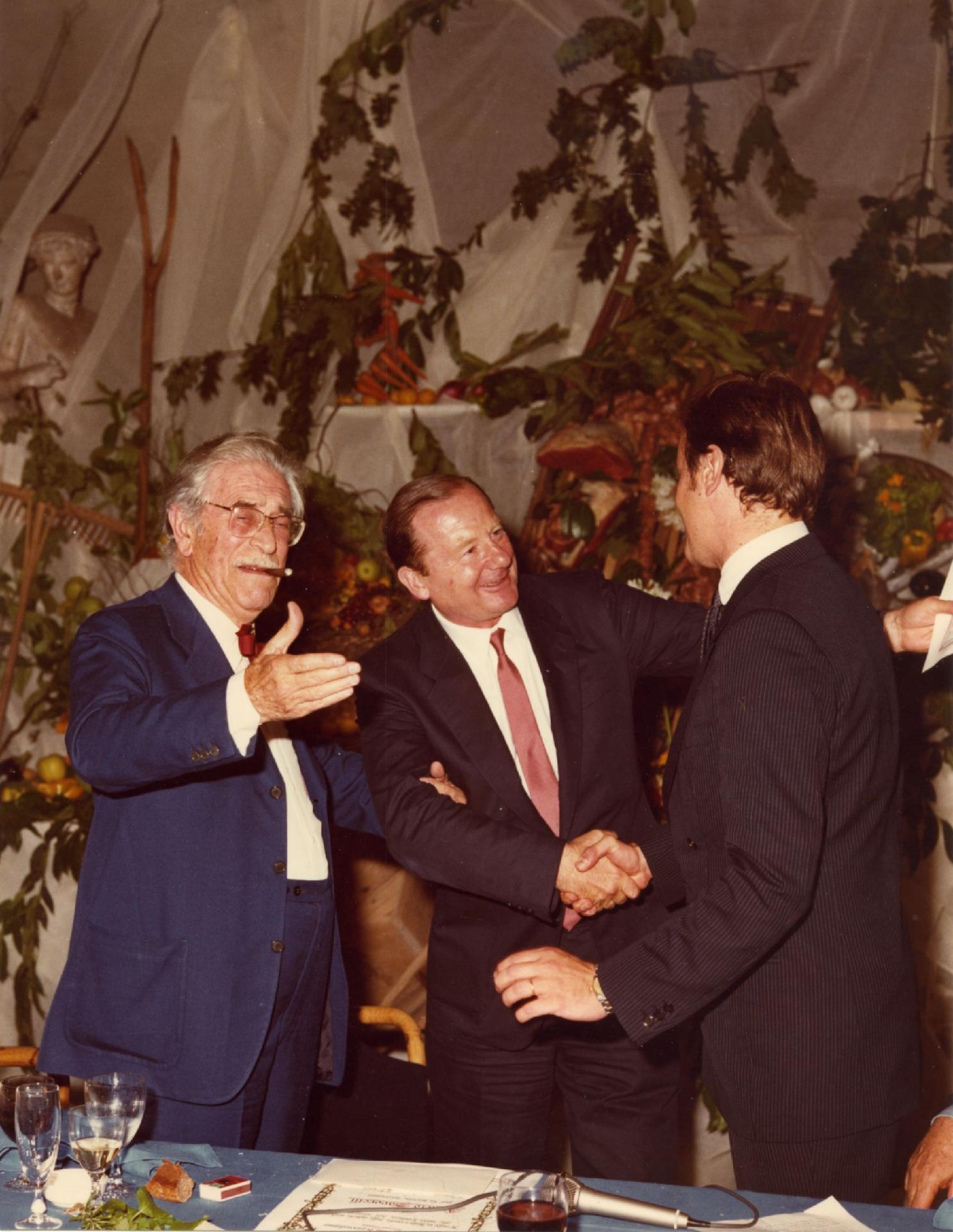 Gianni Bisiach con Mario Soldati a Taormina (Zafferana Etnea) negli anni &apos;80