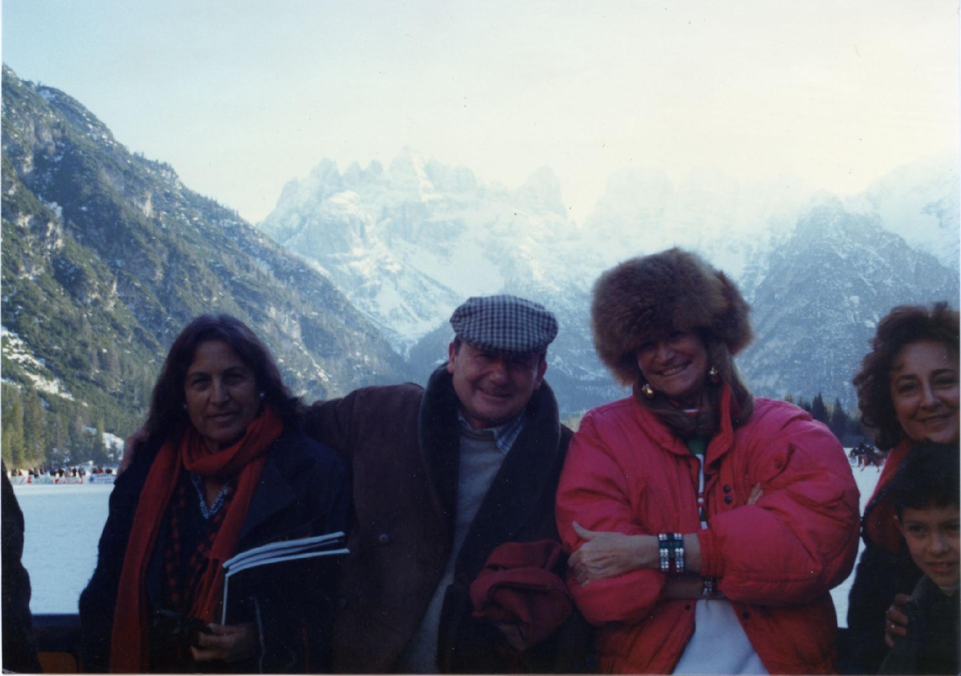 Gianni Bisiach con Milena Milani e Marina Pellegrino Calandra a Cortina d&apos;Ampezzo nel 1990