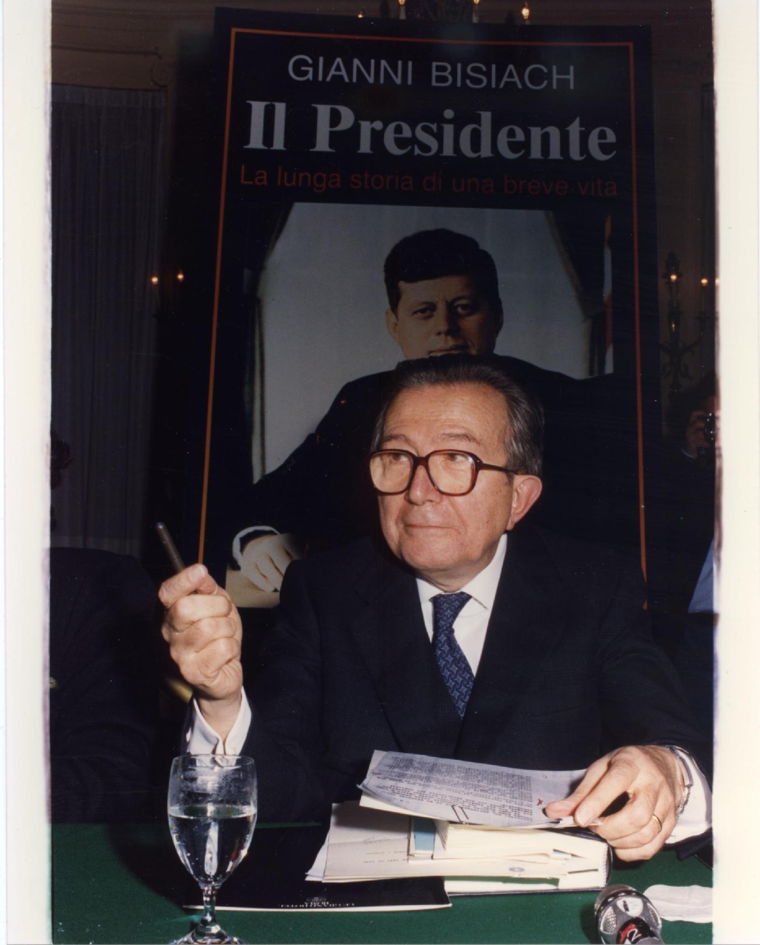 Giulio Andreotti alla presentazione del libro &quot;Il Presidente&quot; al Grand Hotel di Roma il 2 novembre 1990