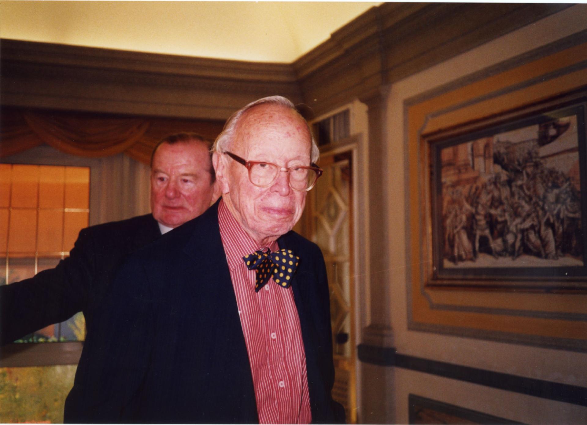 Gianni Bisiach con Arthur Schlesinger nel 2003 a Roma in occasione della mostra su Kennedy alla Camera dei deputati