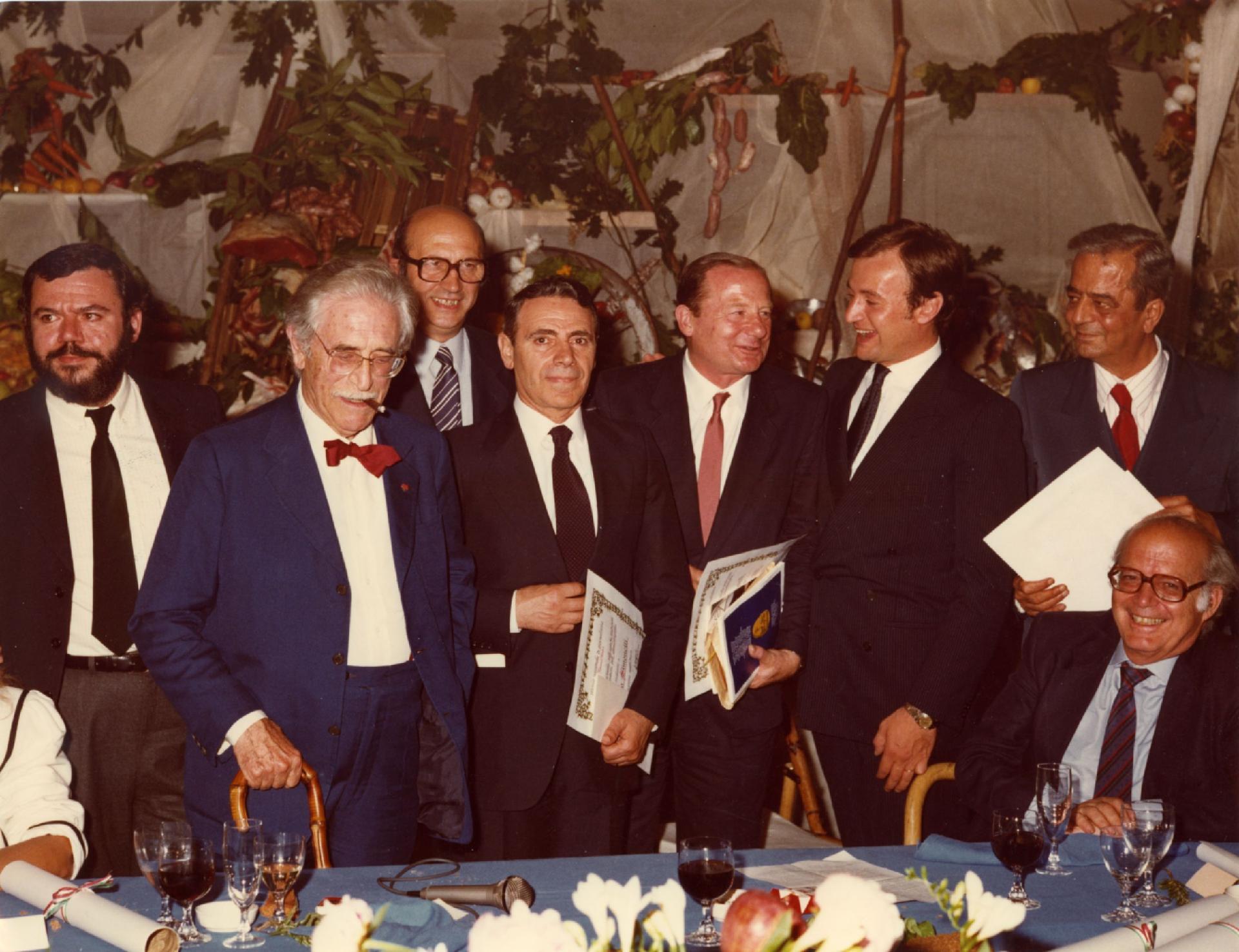 Gianni Bisiach con Mario Soldati e altri a Taormina (Zafferana Etnea) negli anni &apos;80