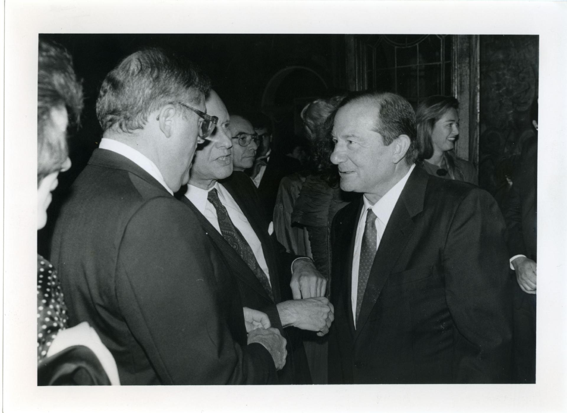 Gianni Bisiach a Roma nel 1989 con l&apos;ambasciatore americano Peter Secchia
