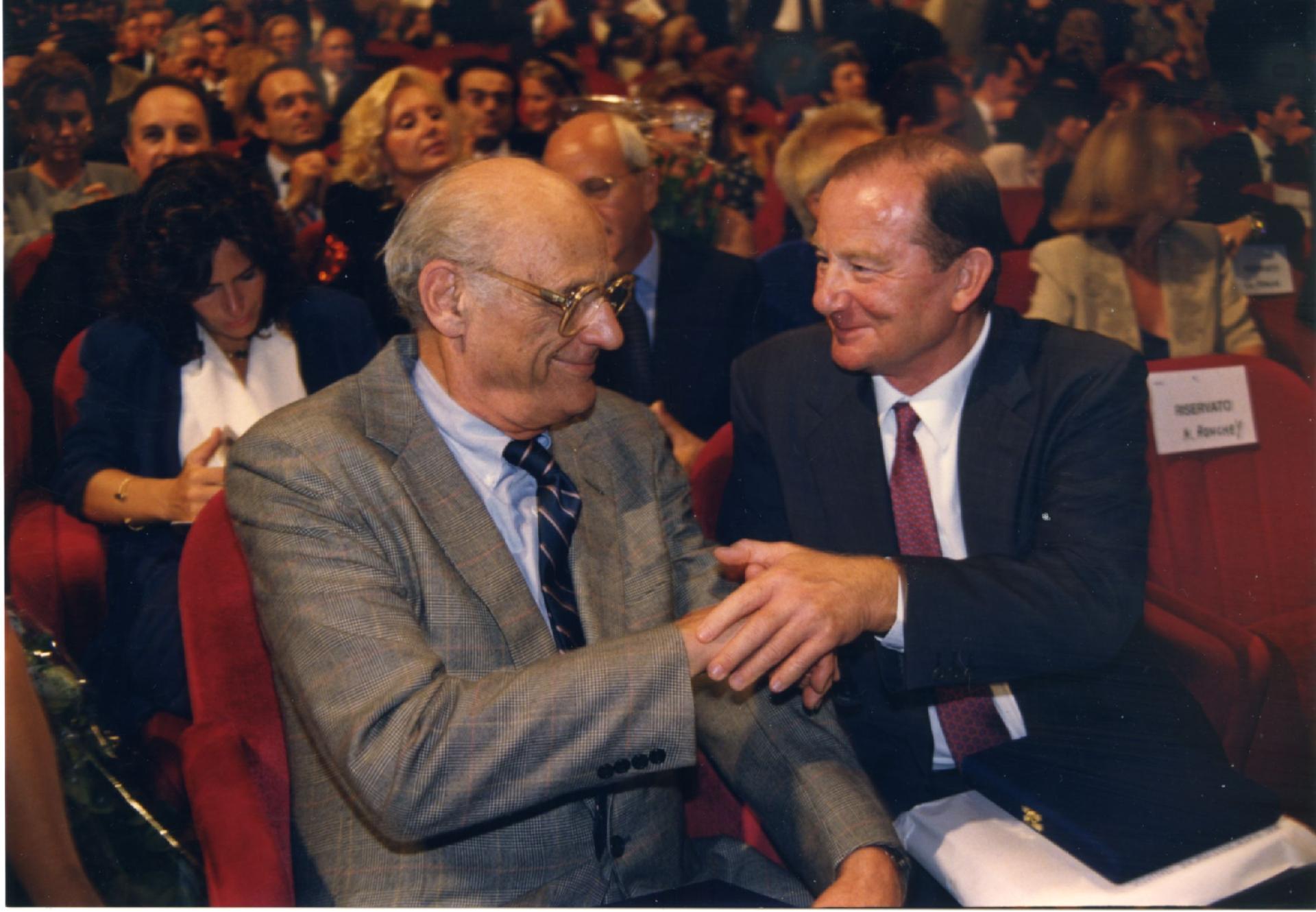 Gianni Bisiach con Arthur Miller al Teatro Argentina di Roma per ricevere entrambi il &quot;Premio Tevere&quot; nel 1991