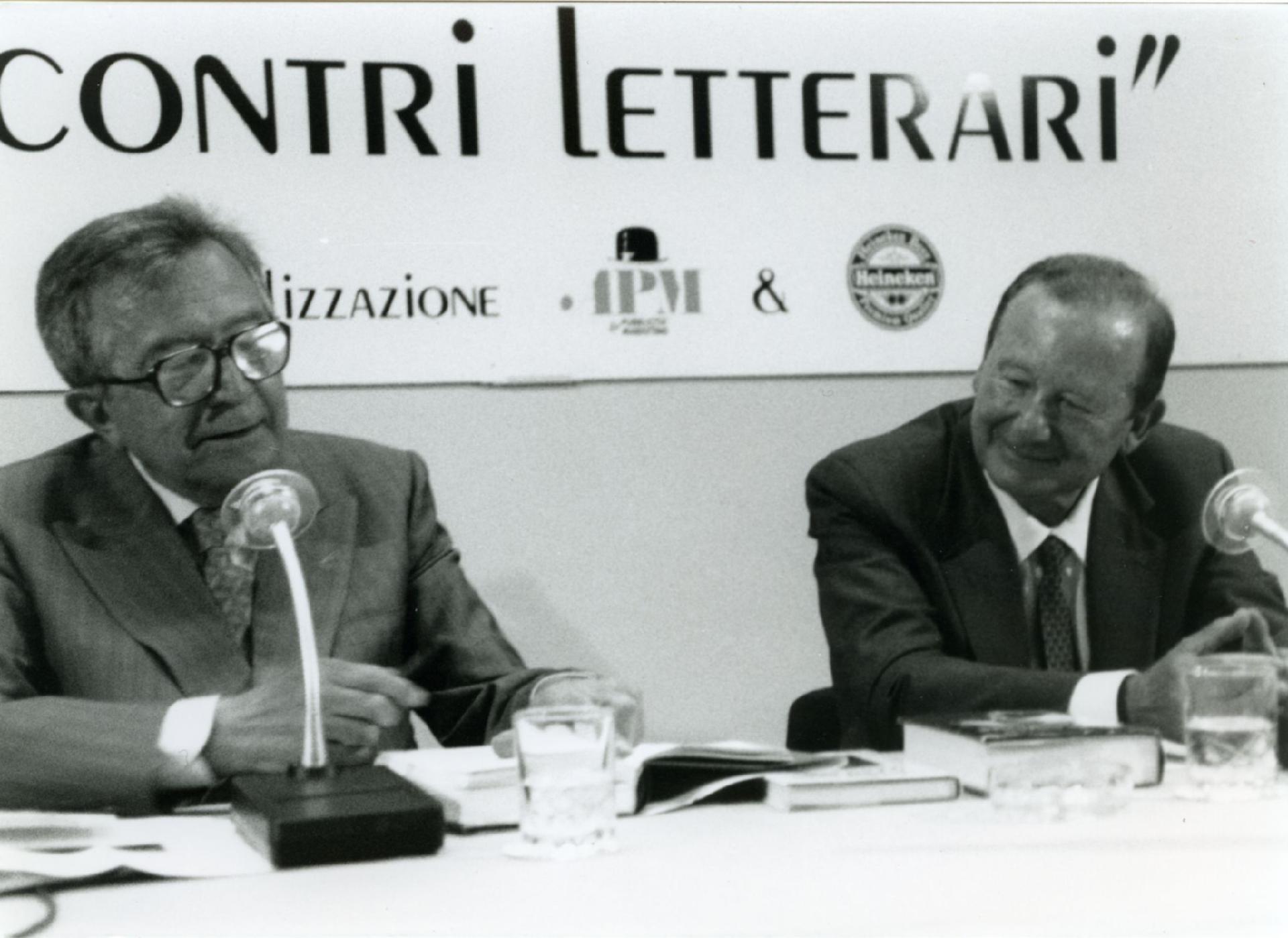 Gianni Bisiach con Giulio Andreotti alla presentazione del libro &quot;Il Presidente&quot; a Cortina d&apos;Ampezzo nel ferragosto 1990