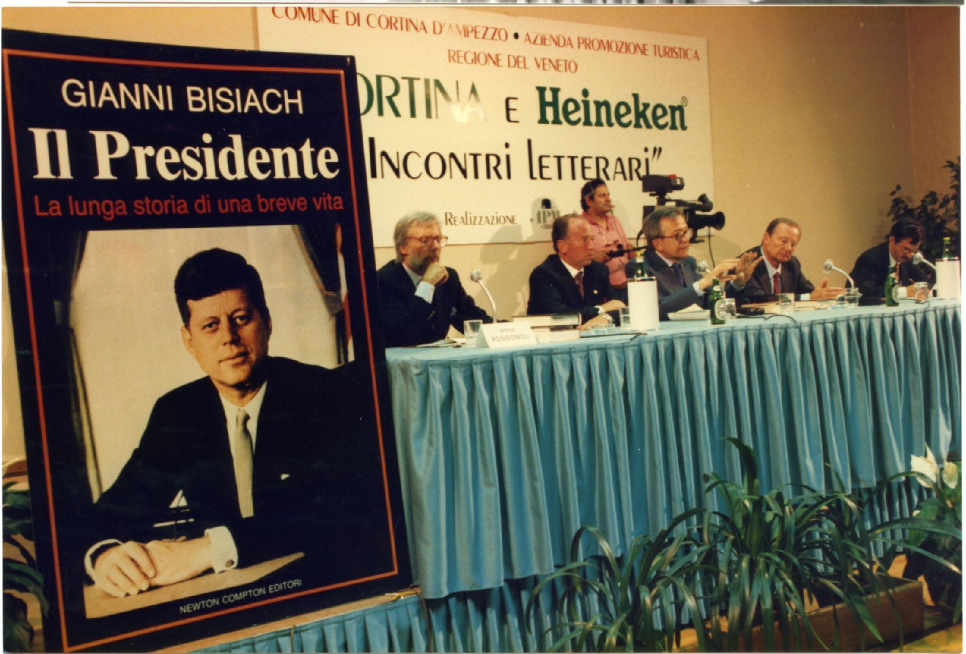 Gianni Bisiach con Giulio Andreotti e altri alla presentazione del libro &quot;Il Presidente&quot; a Cortina d&apos;Ampezzo nel ferragosto 1990