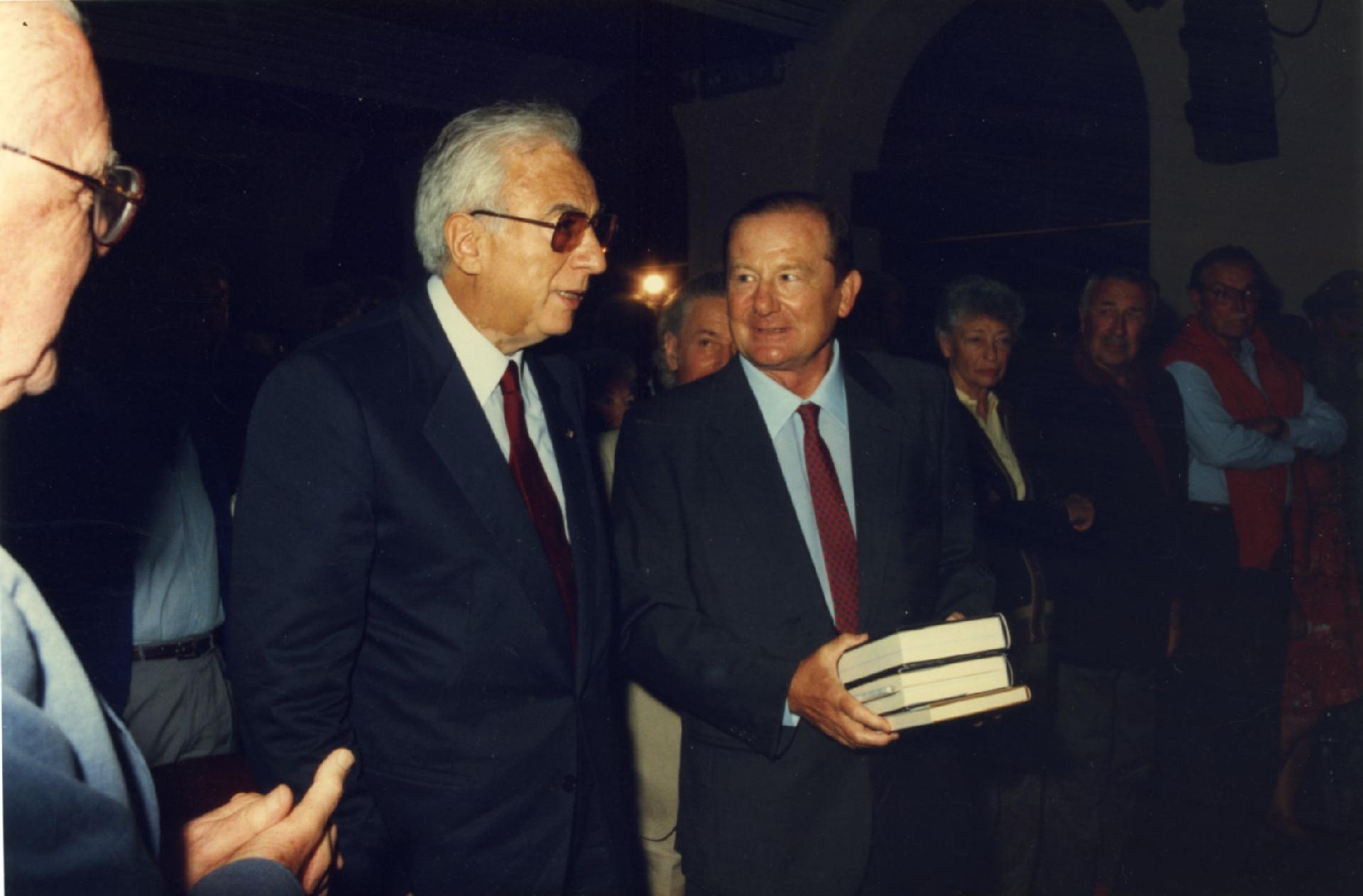 Gianni Bisiach con Francesco Cossiga alla presentazione del libro &quot;Il Presidente&quot; a Cortina d&apos;Ampezzo nel ferragosto 1990