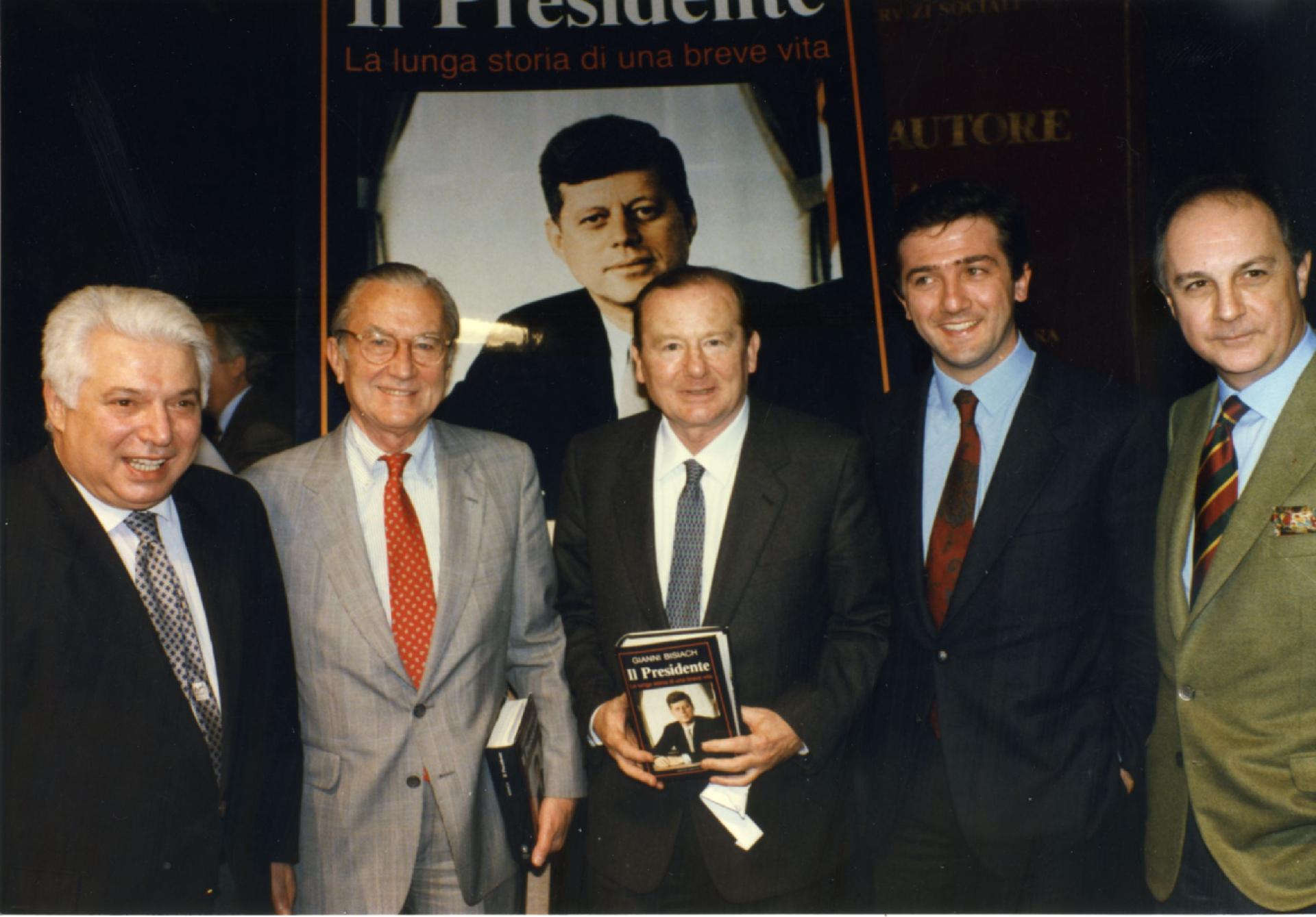 Gianni Bisiach con William Colby, Sergio Morrico e Vittorio Avanzini alla presentazione del libro &quot;Il Presidente&quot; al Teatro Tenda e Strisce di Roma il 2 novembre 1990