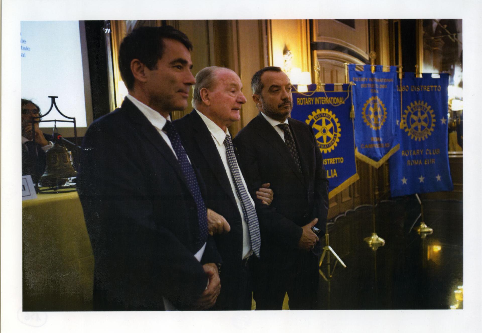 Gianni Bisiach con Franco Di Mare e Duilio Giammaria alla Caserma Castro Pretorio di Roma nel 2015 in occasione del premio &quot;Rotary Club Carlo Casalegno&quot;