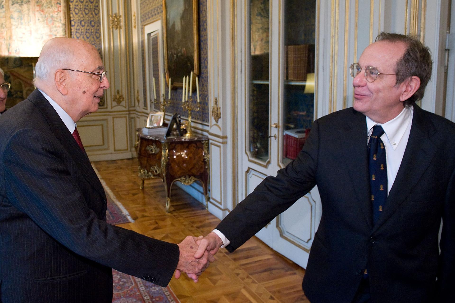 Il Presidente Giorgio Napolitano accoglie Pier Carlo Padoan, Vice Segretario generale dell'Organizzazione per la Cooperazione e lo Sviluppo Economico