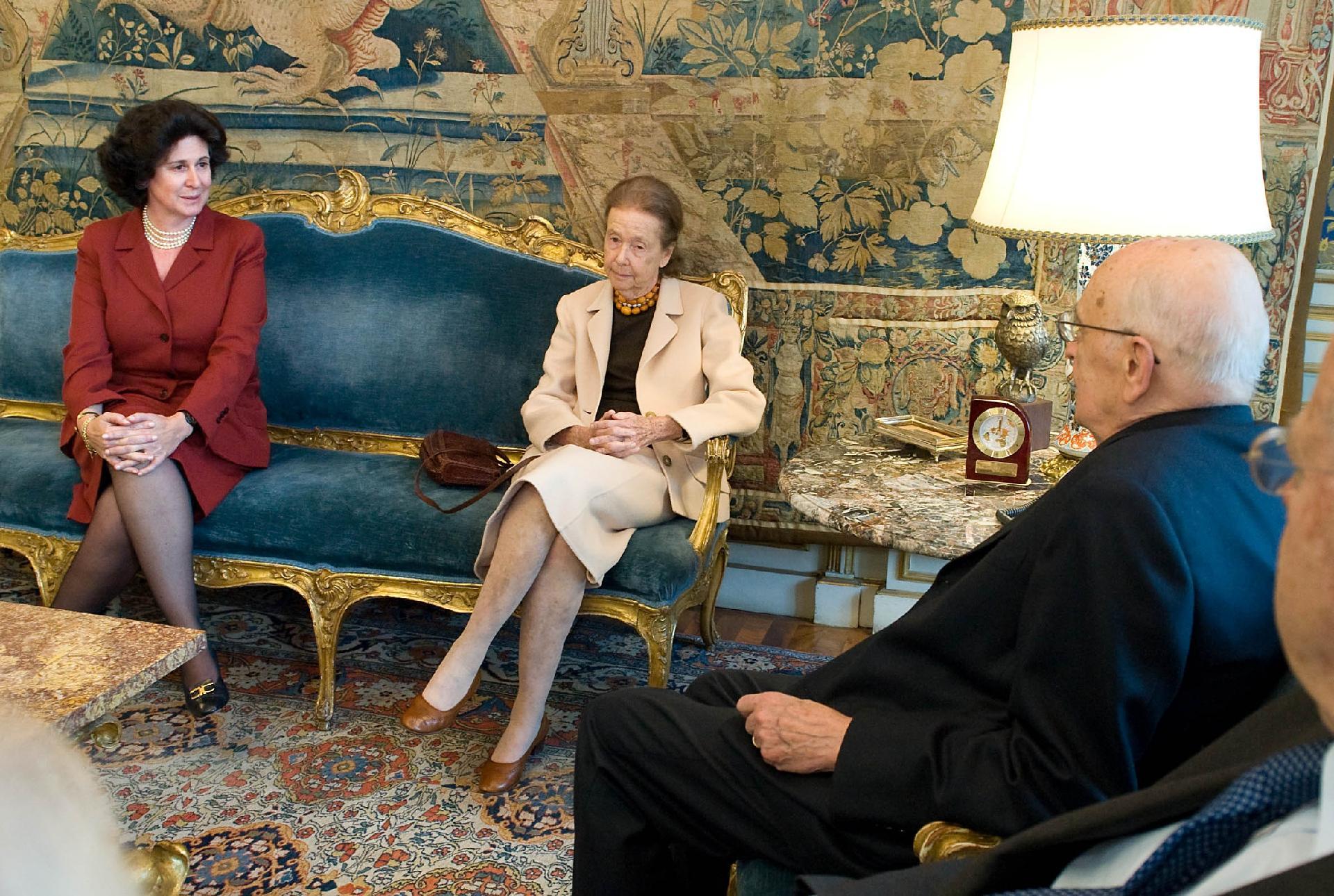 Il Presidente Giorgio Napolitano nel corso dei colloqui con la signora Giulia Maria Mozzoni Crespi e la signora Ilaria Buitoni Borletti, rispettivamente Presidente Onorario e nuovo Presidente del Fondo per l'Ambiente Italiano